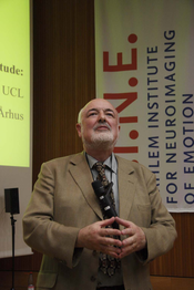 5 | Festredner Prof. Chris Frith hält einen Vortrag zum Thema "Facial Expressions".